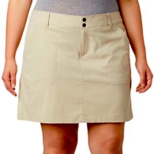 Columbia Skort Khaki Beige Tan Cargo Omni-Shield UPF Protection Size 6